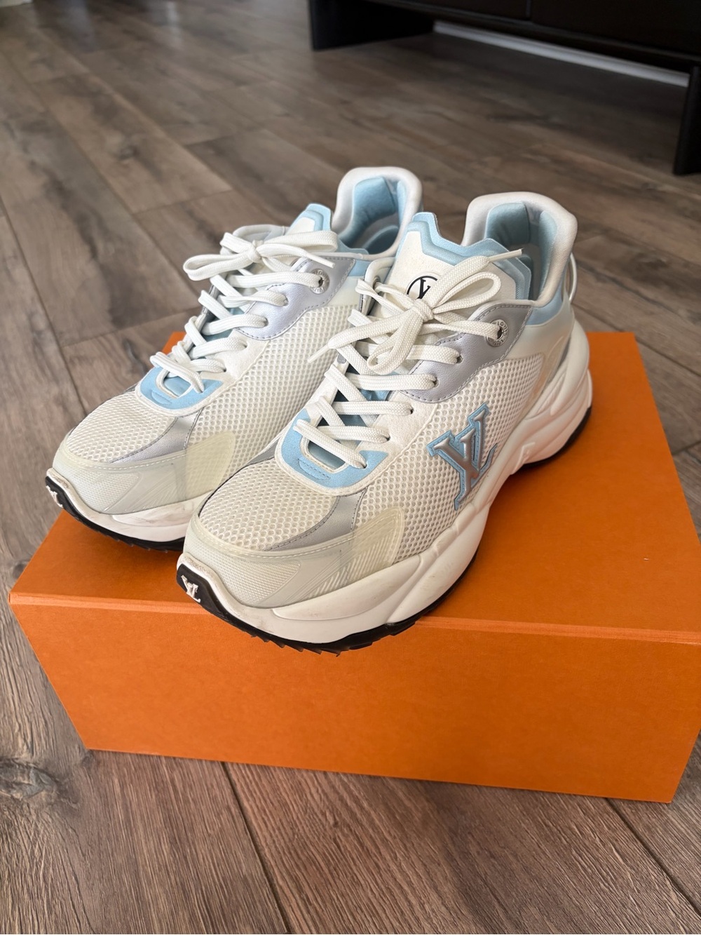 Louis Vuitton Run 55 Sneakers White Light Blue Silver Size 41 w/ Box